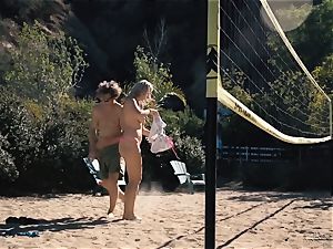 Natalia Starr enjoys fuckbox banging in the steamy sunshine