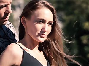 CHICAS LOCA - Outdoor fuck with Ukrainian Kira Pravati