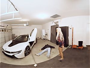 VR PORN-Hot milf pummel The Car Theif